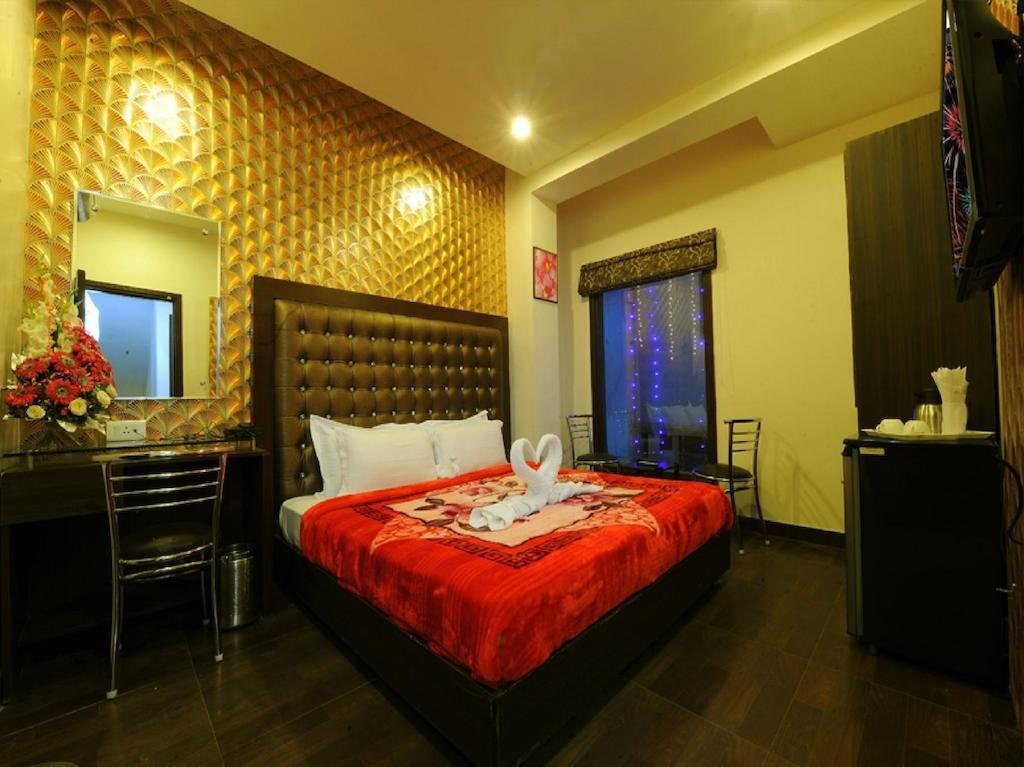 Hotel Pearl Inn & Suites Amritsar Exterior photo